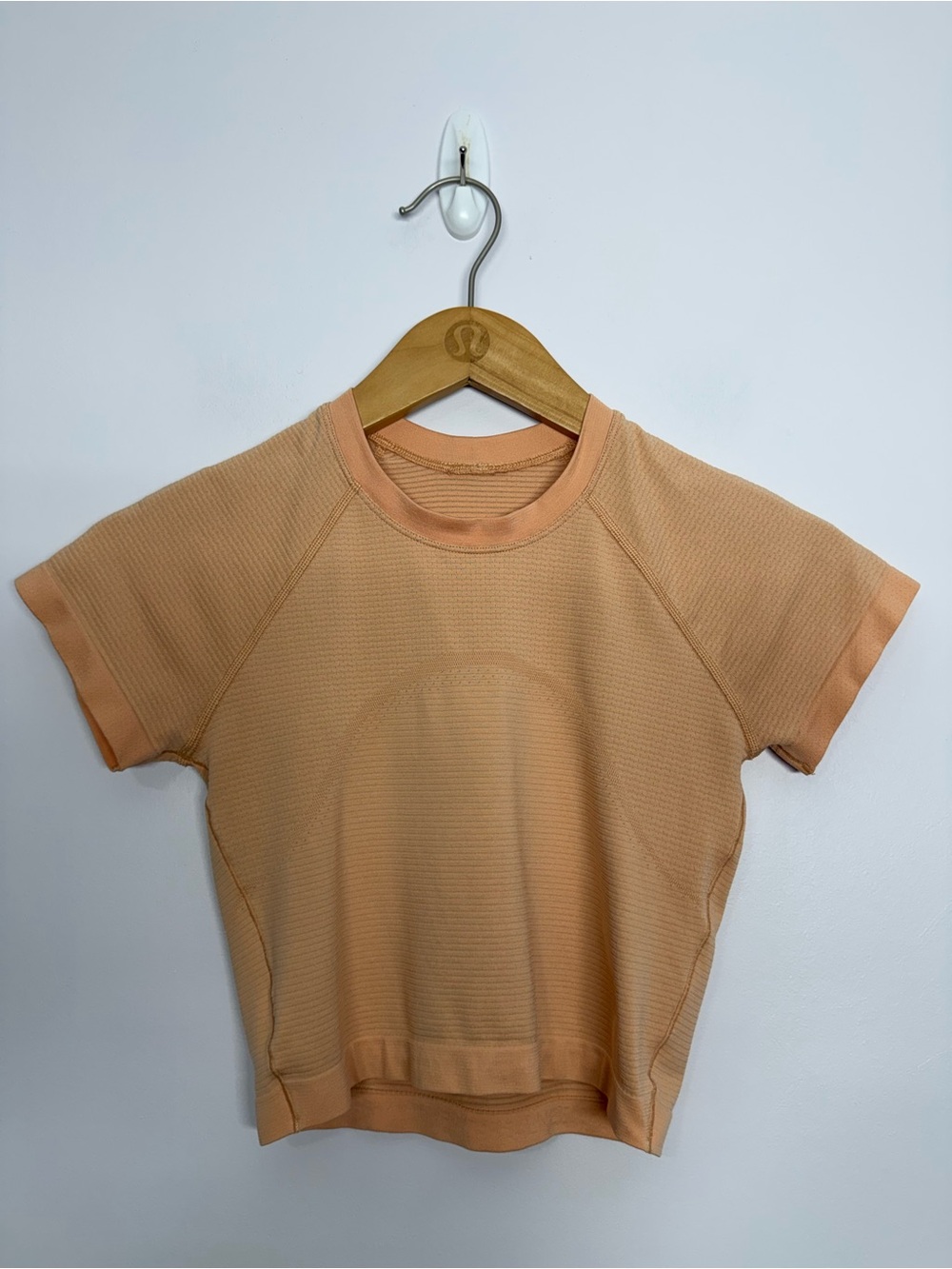 50: Lululemon Swiftly Tech Cropped Short-Sleeve Shirt 2.0 Peach Bellini Size 4